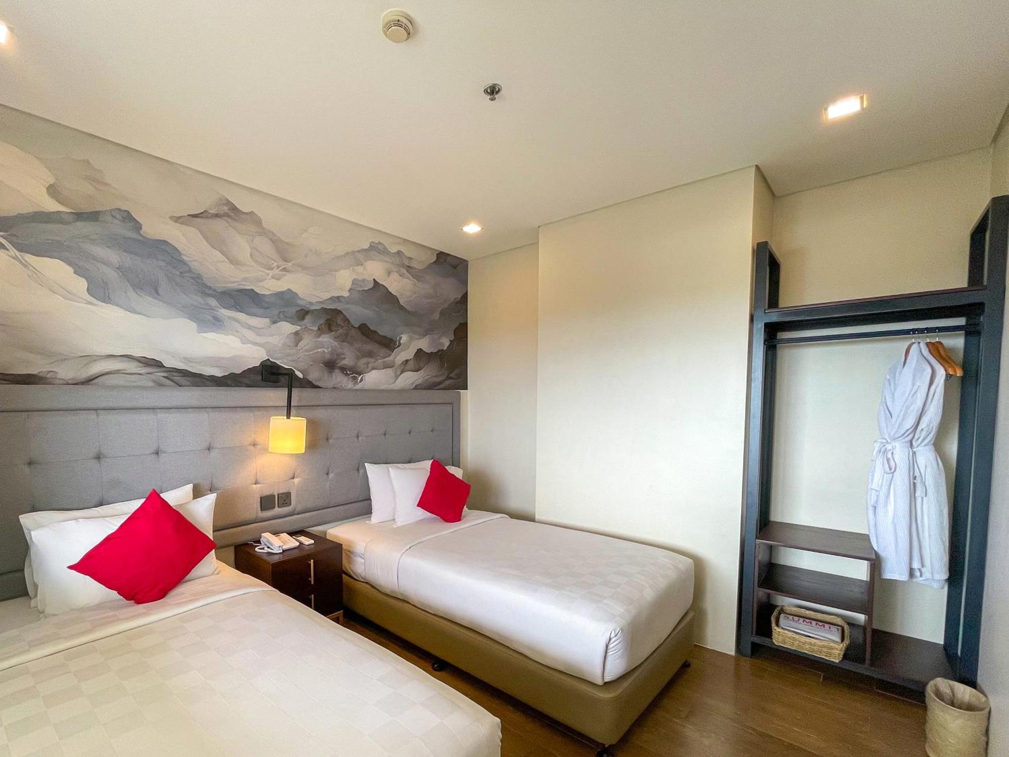 Summit Ridge Tagaytay - Newly Renovated Hotel Tagaytay City Exterior photo