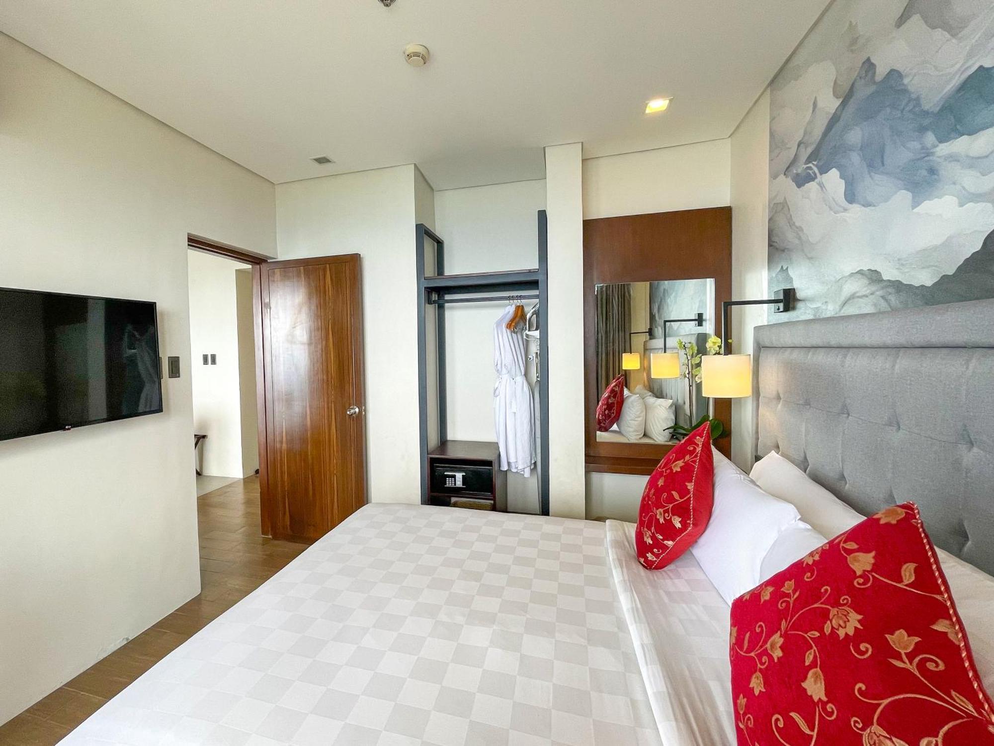 Summit Ridge Tagaytay - Newly Renovated Hotel Tagaytay City Exterior photo